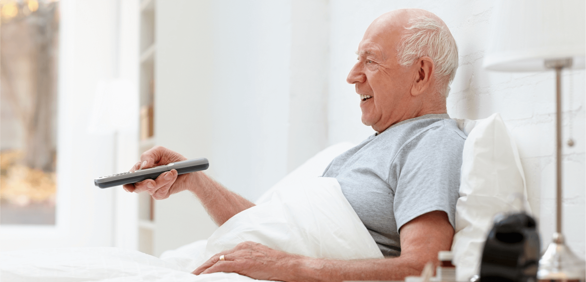 Elderly patient with daughter and nurse talking around HiMed Cockpit with My Care Plan screen copy 2 (1)